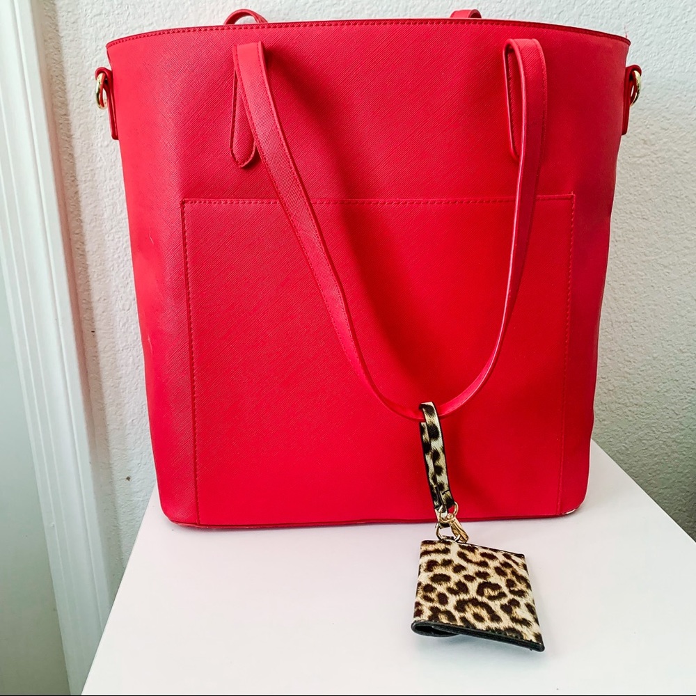 🚚MOVING! NEED GONE BY 6/30!! Charming Charlie Tote